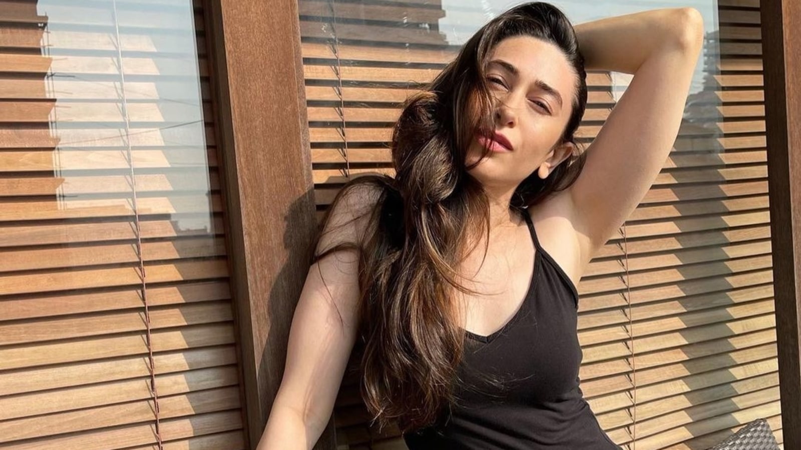 karishma kapoor hot images