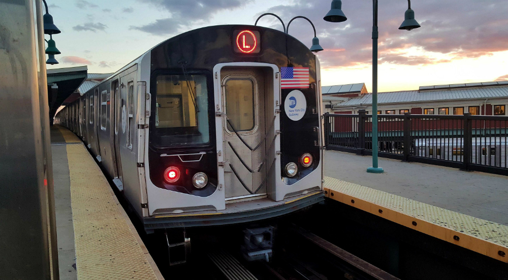 l train this weekend