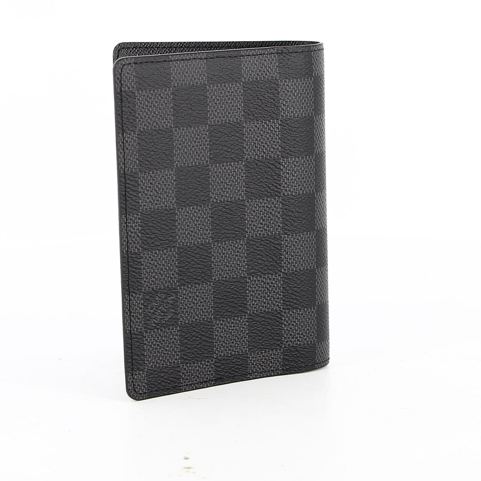 louis vuitton passport holder