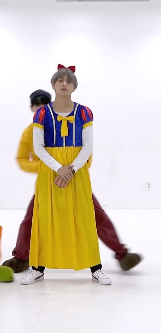 taehyung as snow white