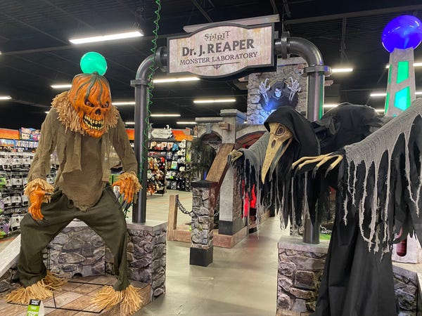 the halloween store