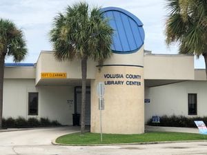 volusia county library deland