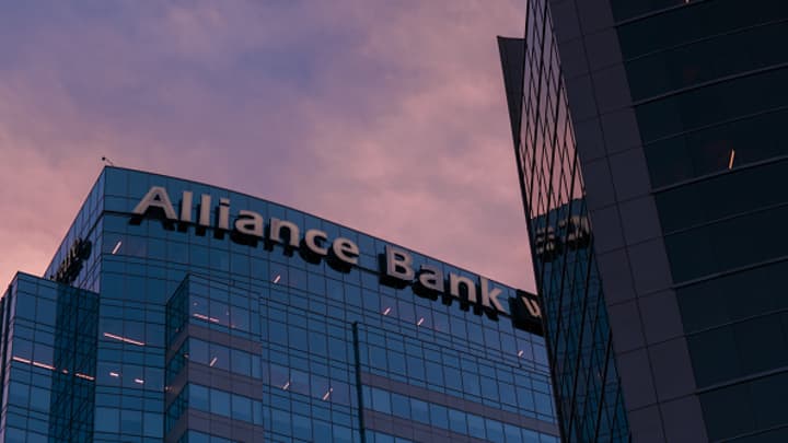 western alliance bank stock