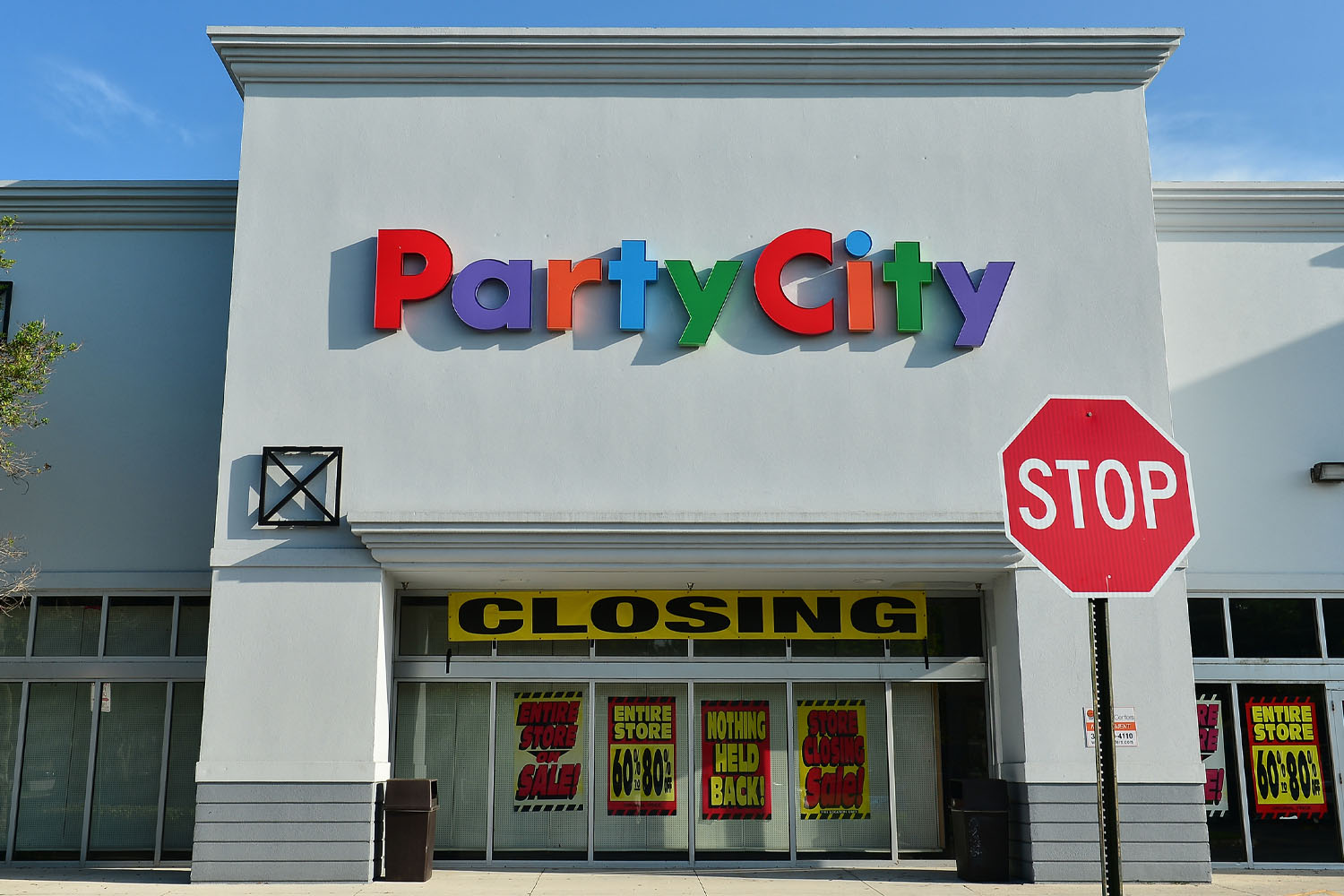 what time dies party city close