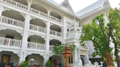 white boutique hotel chiang mai